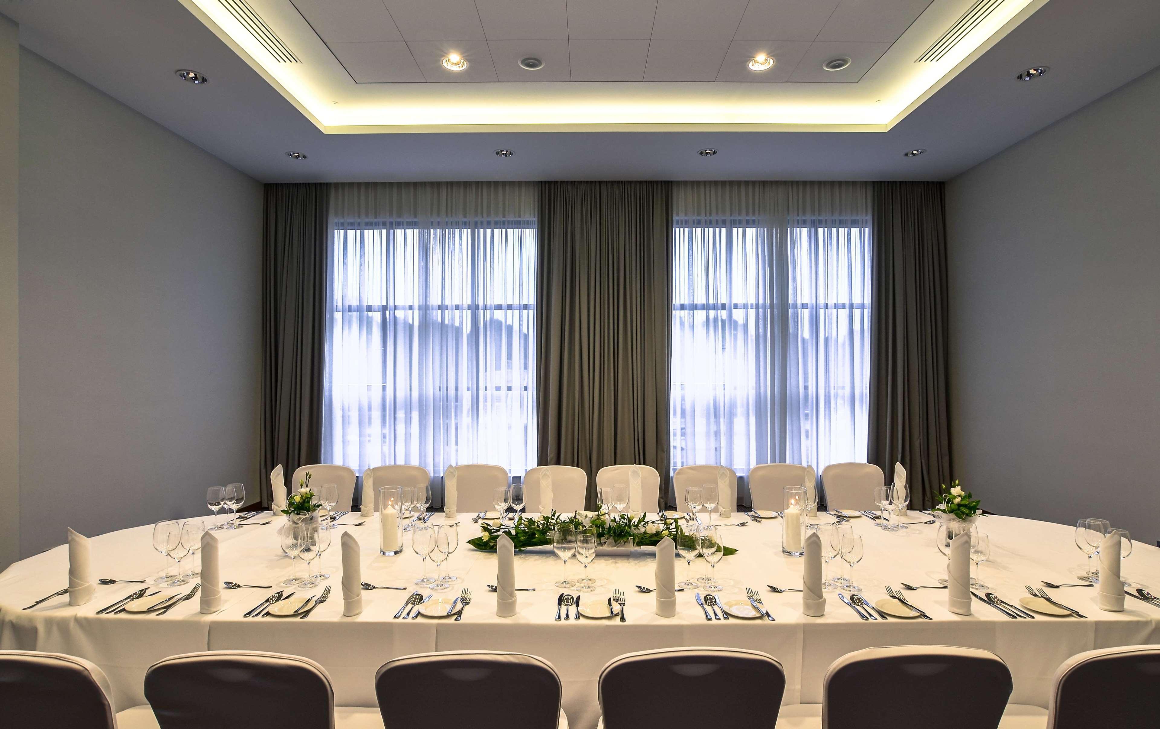 Doubletree By Hilton Lodz Hotel Zakenleven foto